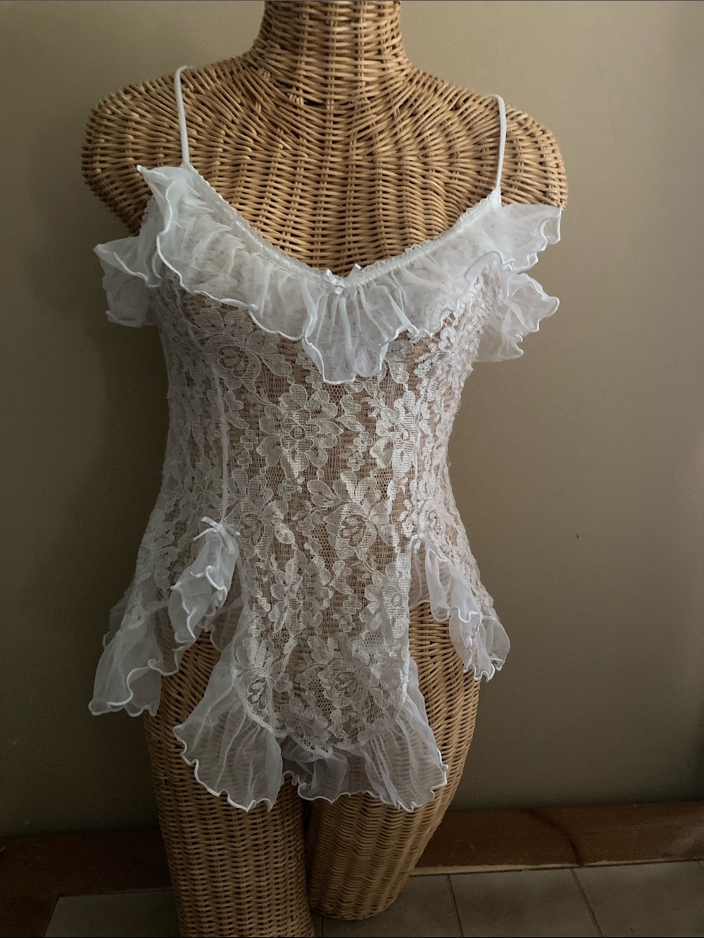 White Lace‎ Ruffled Lingerie M